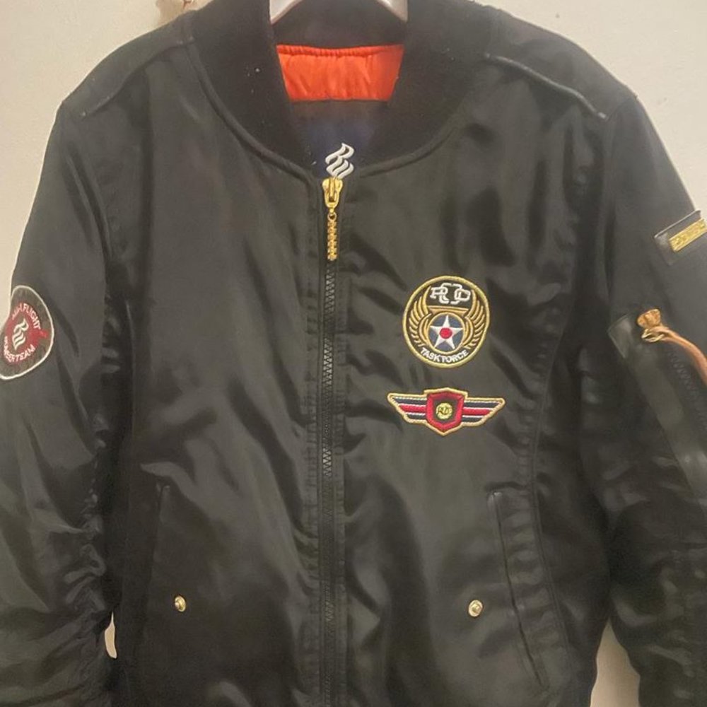 Variedad de abrigos de niños,